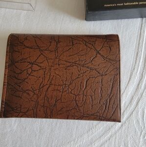VTG Brown Amity Commander Cowhide Leather Bifold Wallet/Billfold NOS